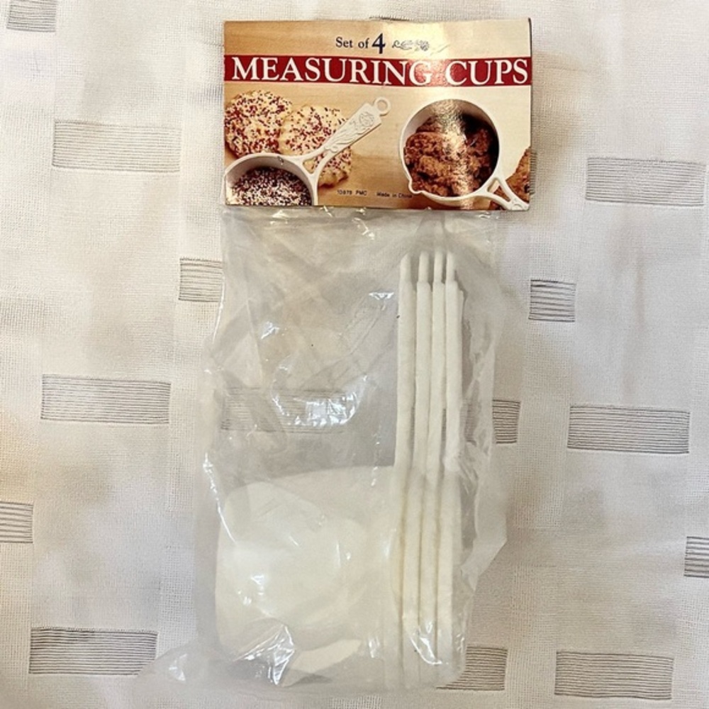 Vintage 80’s / 90’s NIB Unopened Set Of 4 White Measuring Cups - Kitchen Baking